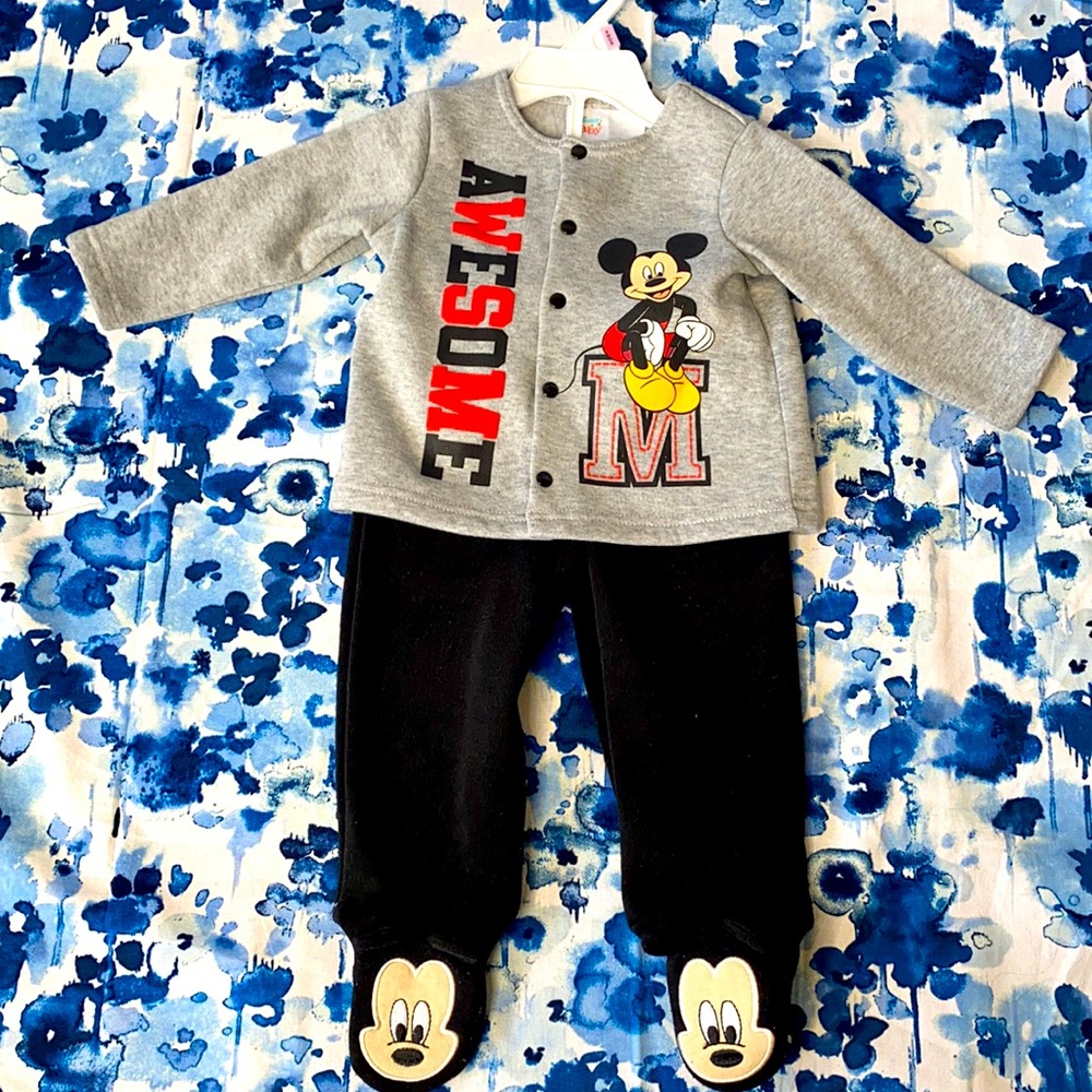 NWOT Disney Baby Sweat suit - Size 6/9months
